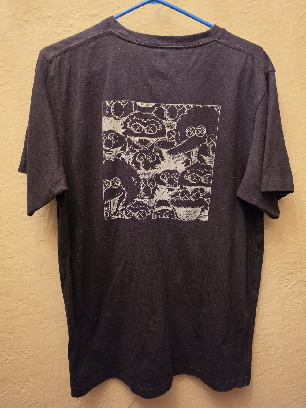 Uniqlo UT KAWS Sesame Street Black Pocket Graphic T-Shirt Men’s M